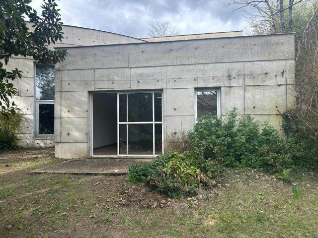 Local Commercial location à Bordeaux, Pessac