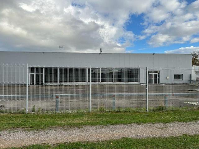 Local Commercial location à Amiens, Poulainville