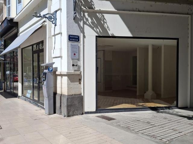 Local Commercial location à Vichy