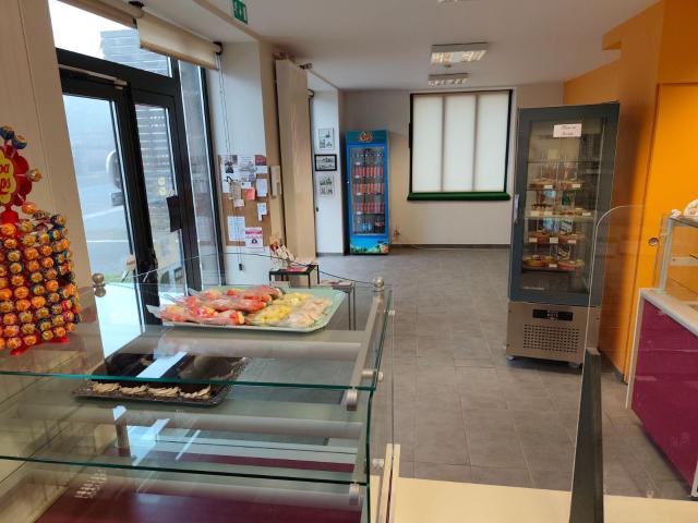 Local Commercial vente à Riom, Charbonnières-les-varennes