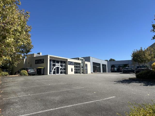 Local Commercial vente à Laval, Mayenne