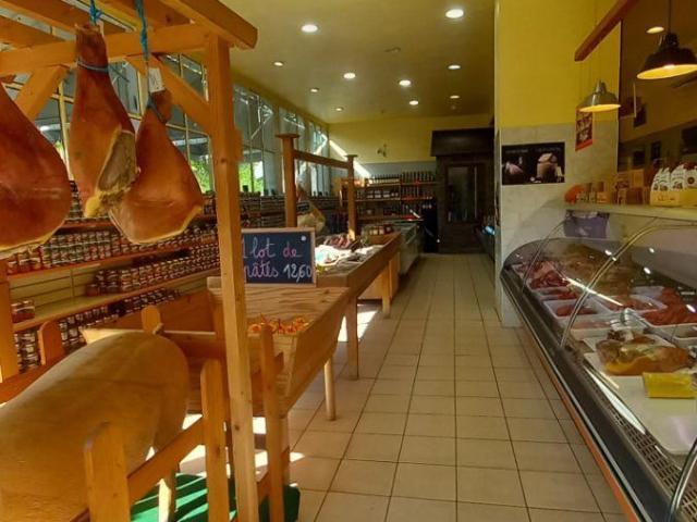 Local Commercial vente à Saint-Flour, Laveissière
