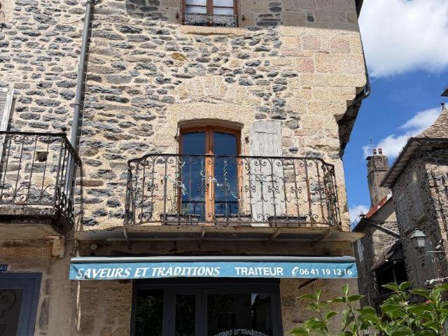 Local Commercial vente à Mauriac, Pleaux