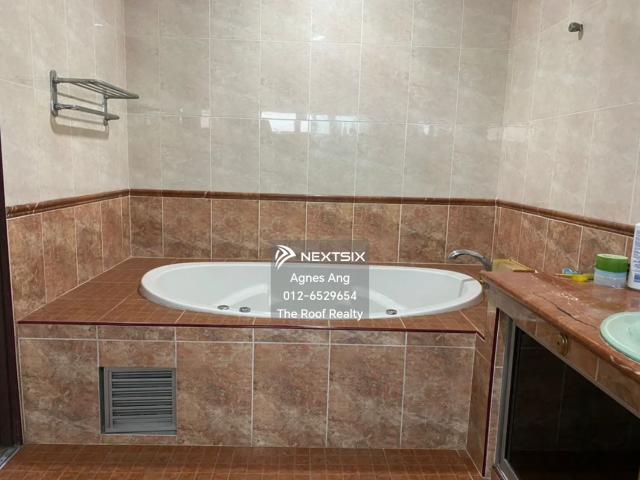 Residential House for sale in Kuching, Bahagian Kuching