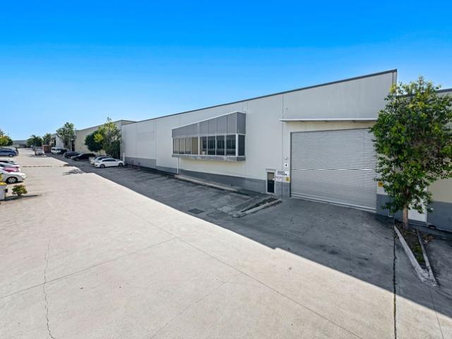 Warehouse for rent in Toombul, Queensland