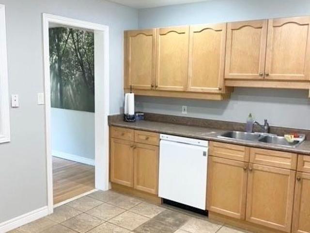 Townhouse for rent in Ancaster, Ontario
