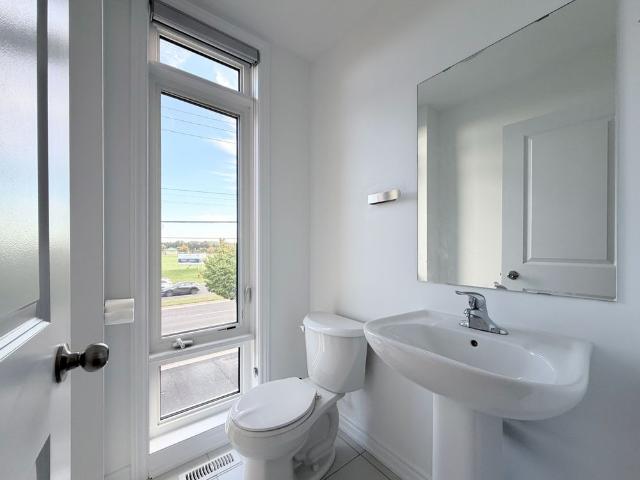 Townhouse for rent in Aurora, Golden Horseshoe
