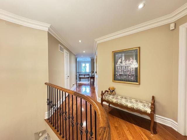 Room for rent in Richmond Hill, Golden Horseshoe