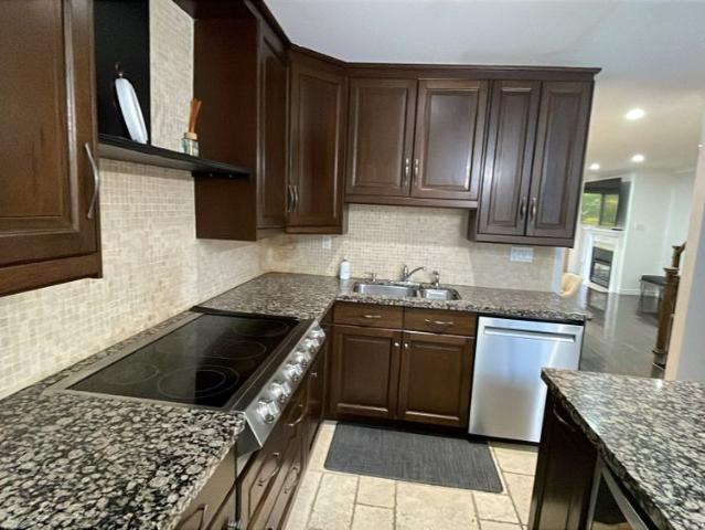Apartment for rent in Castle Green, Oakville
