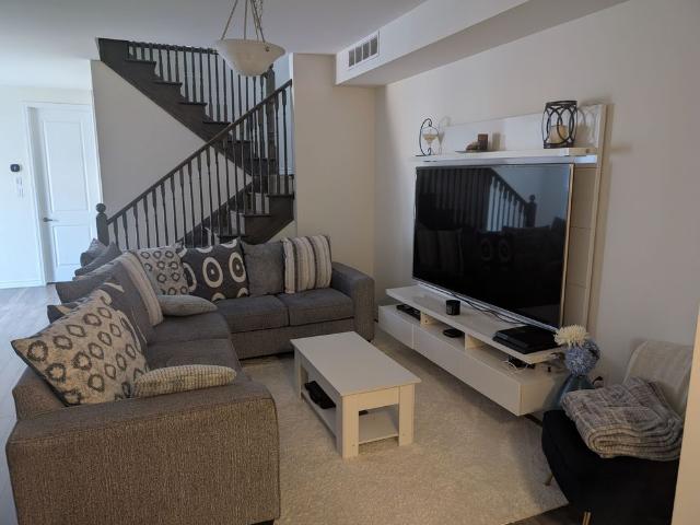 Townhouse for rent in Pickering, Golden Horseshoe