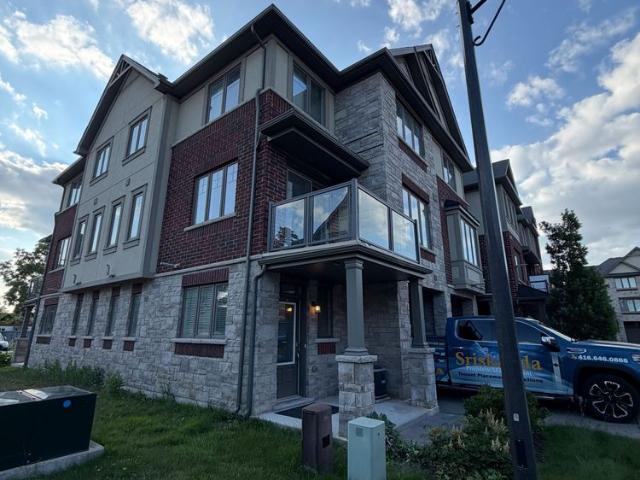 Townhouse for rent in Ancaster, Ontario