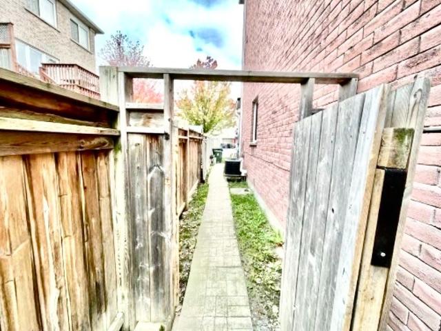 Townhouse for rent in Woburn, Ontario