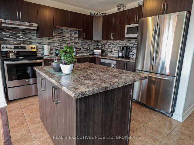 Townhouse for rent in Dufferin, Ontario