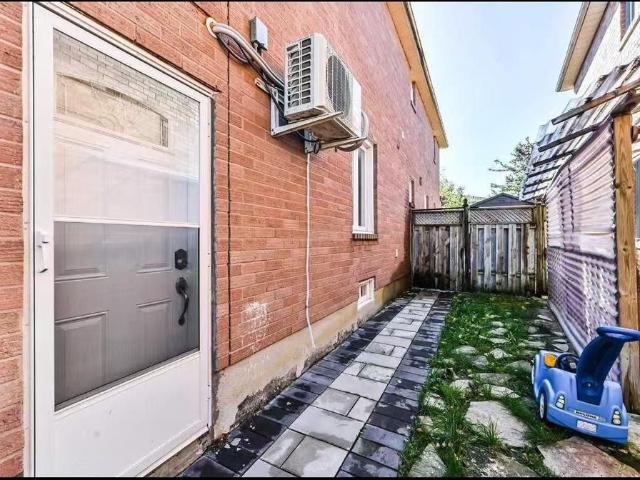 House for rent in Richmond Hill, Golden Horseshoe
