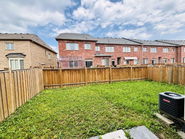 Townhouse for rent in Georgina, Ontario