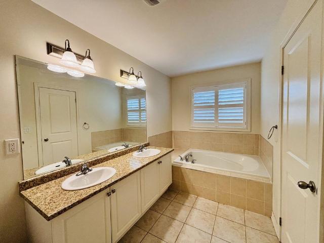 Townhouse for rent in Georgina, Ontario