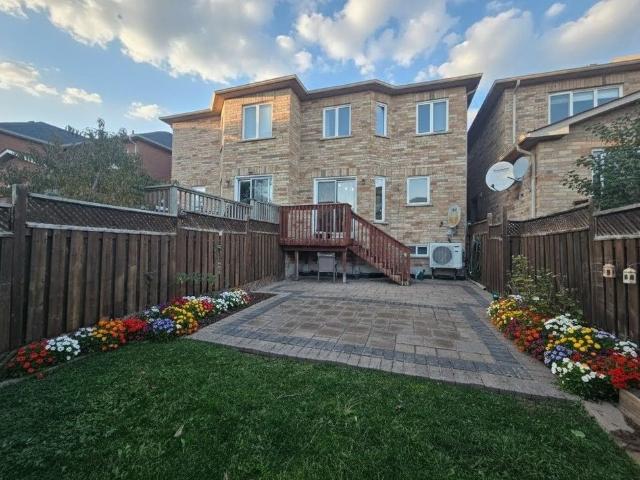 Townhouse for rent in Dufferin Hill, Vaughan