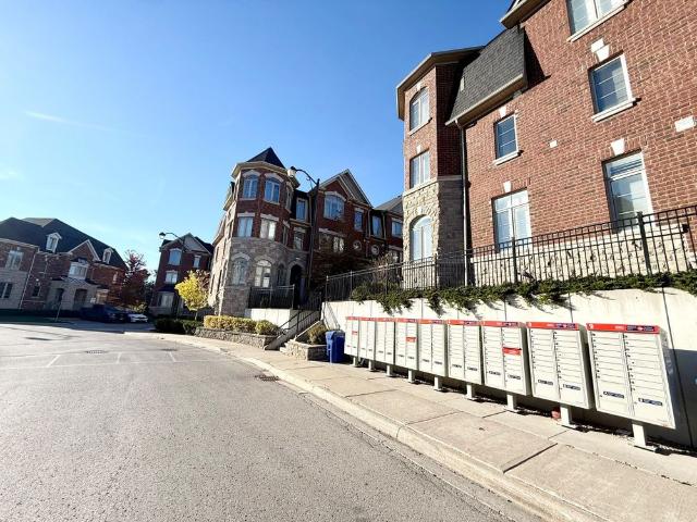 Townhouse for rent in Mackenzie Ridge Terraces, Vaughan