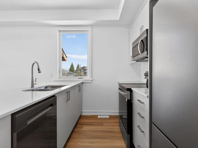 Townhouse for rent in Mulhurst Bay, Ontario