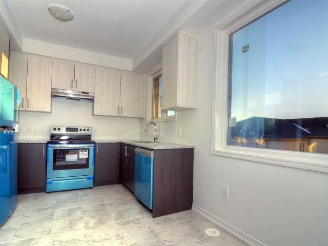 Townhouse for rent in Taunton, Oshawa