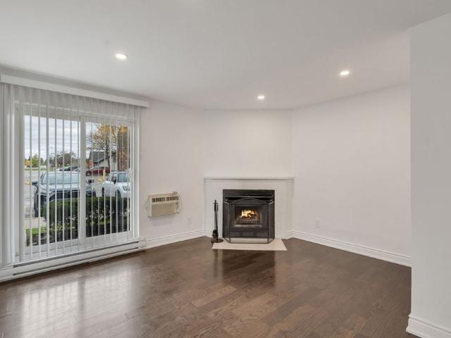 Apartment for rent in Oakville, Golden Horseshoe