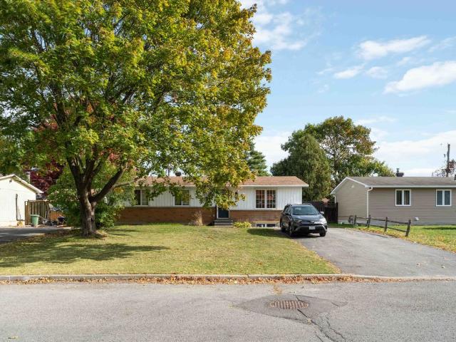 Apartment for rent in Queenswood Heights, Ottawa