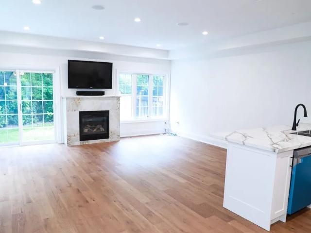 Townhouse for rent in Barbertown, Mississauga