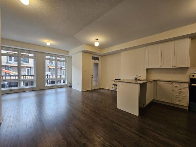 Townhouse for rent in Memorial Village, Ajax