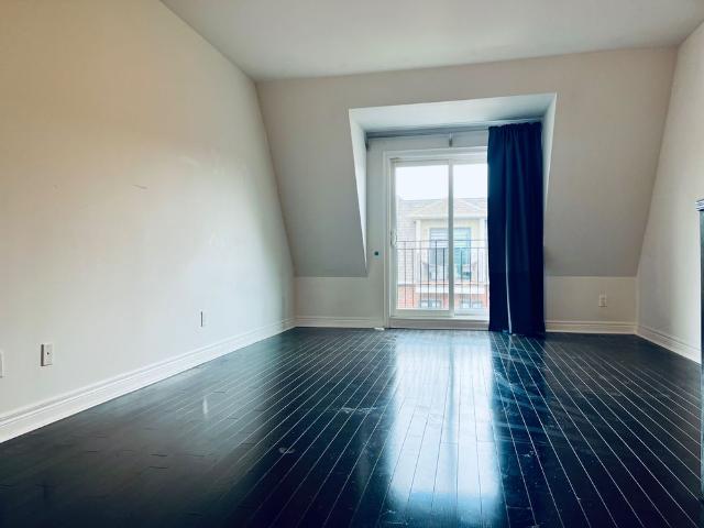 Townhouse for rent in Applewood, Mississauga