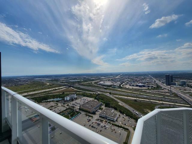 Apartment for rent in Interchange Hwy 400 & 7, Vaughan