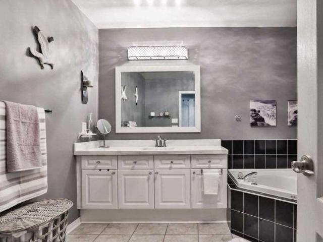 Townhouse for rent in Oakville, Golden Horseshoe