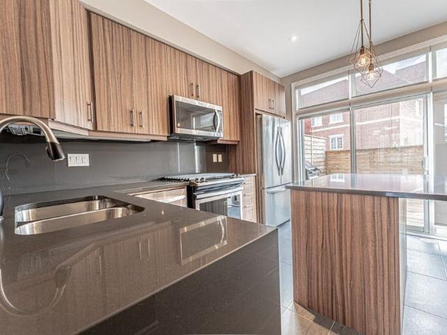 Apartment for rent in Central Erin Mills, Mississauga