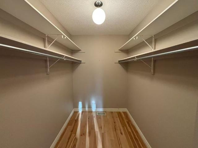 Apartment for rent in Oakes, Hamilton