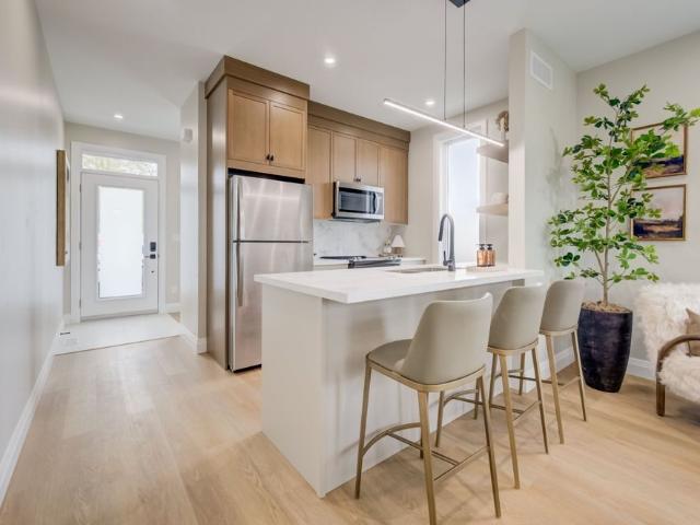 Townhouse for rent in Grand River North, Kitchener