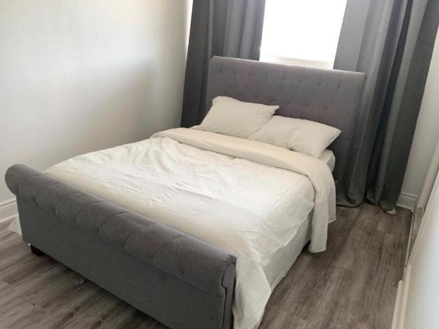 House for rent in Mineola, Mississauga
