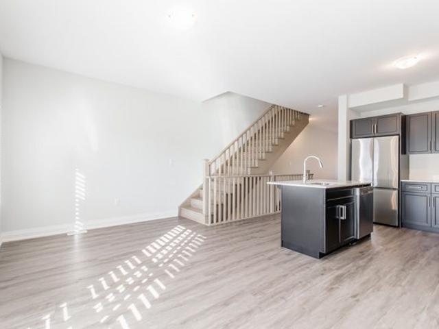 Townhouse for rent in Mount Hope, Hamilton