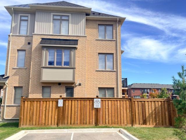 Townhouse for rent in Whitby, Golden Horseshoe