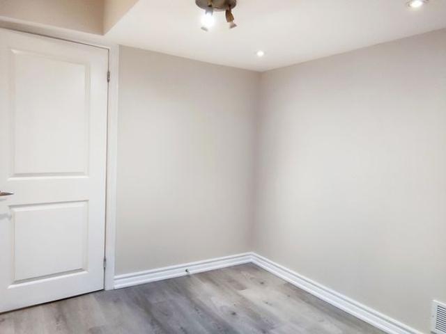 Apartment for rent in Holland Landing, Golden Horseshoe