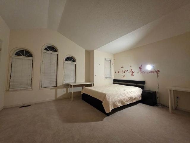 Room for rent in Richmond Hill, Golden Horseshoe