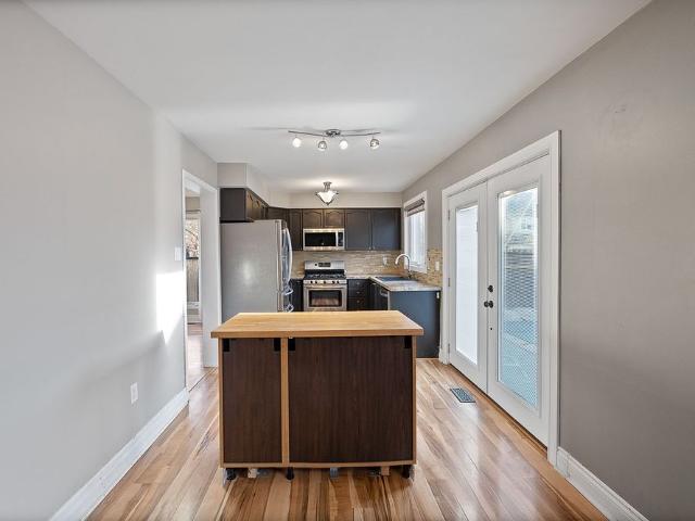 Room for rent in Burlington, Ontario