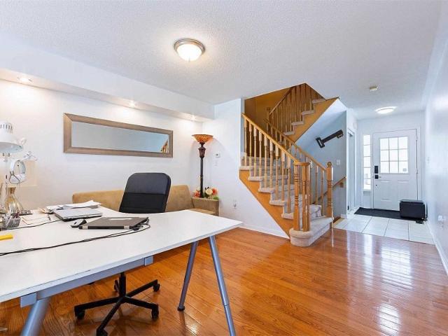 Townhouse for rent in Oakville, Golden Horseshoe