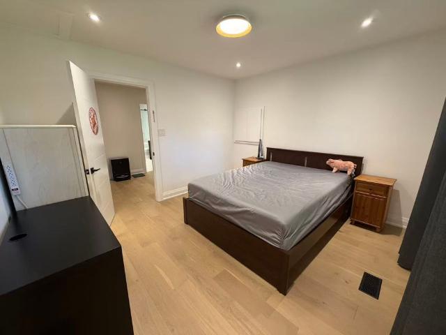 Room for rent in York, Ontario
