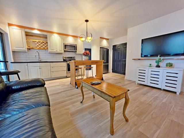 Apartment for rent in Keswick, Golden Horseshoe