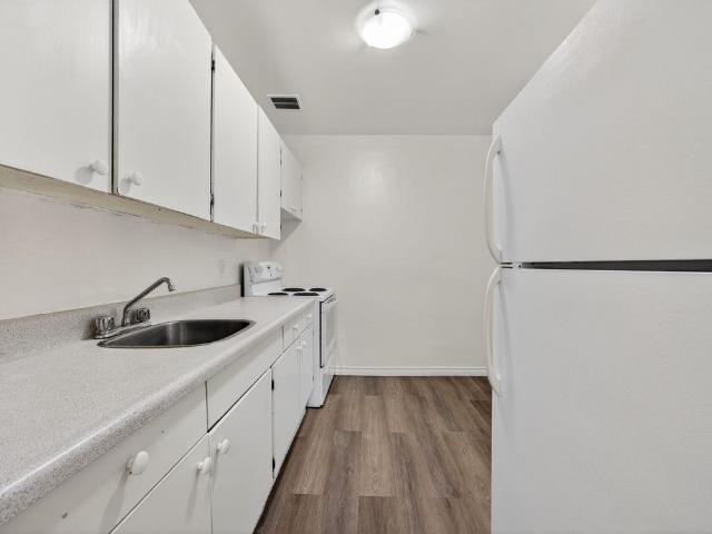 Apartment for rent in Farewell, Oshawa