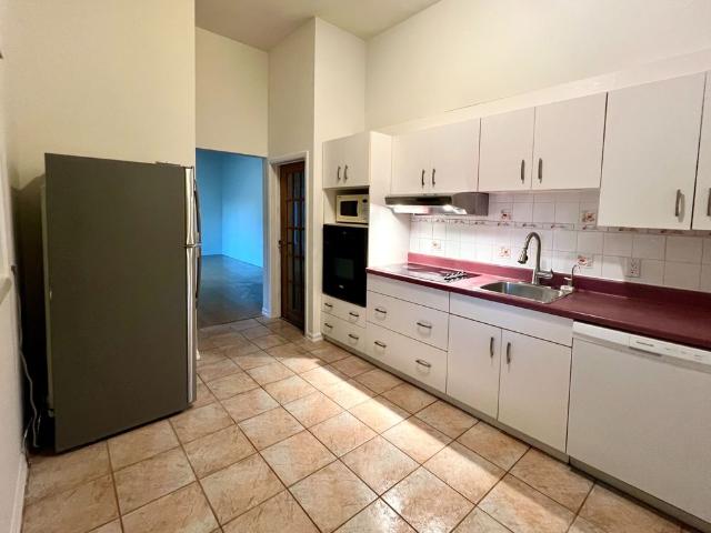 Room for rent in Burlington, Ontario