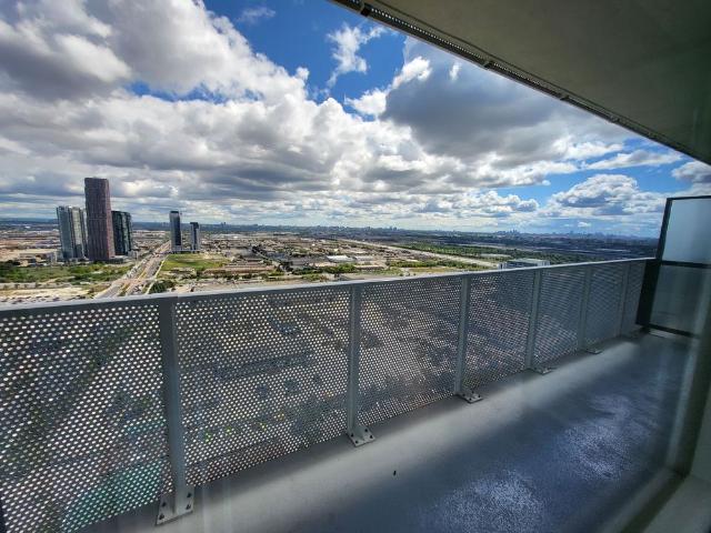 Apartment for rent in Interchange Hwy 400 & 7, Vaughan