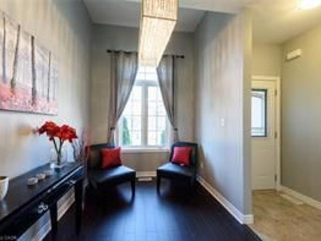 Townhouse for rent in Carpenter, Hamilton