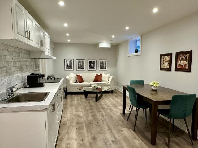 Apartment for rent in Richmond Hill, Golden Horseshoe
