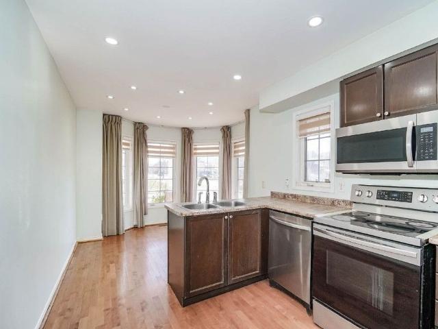Townhouse for rent in Whitby, Golden Horseshoe