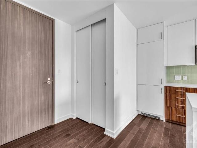 Apartment for rent in Somerset, Ottawa